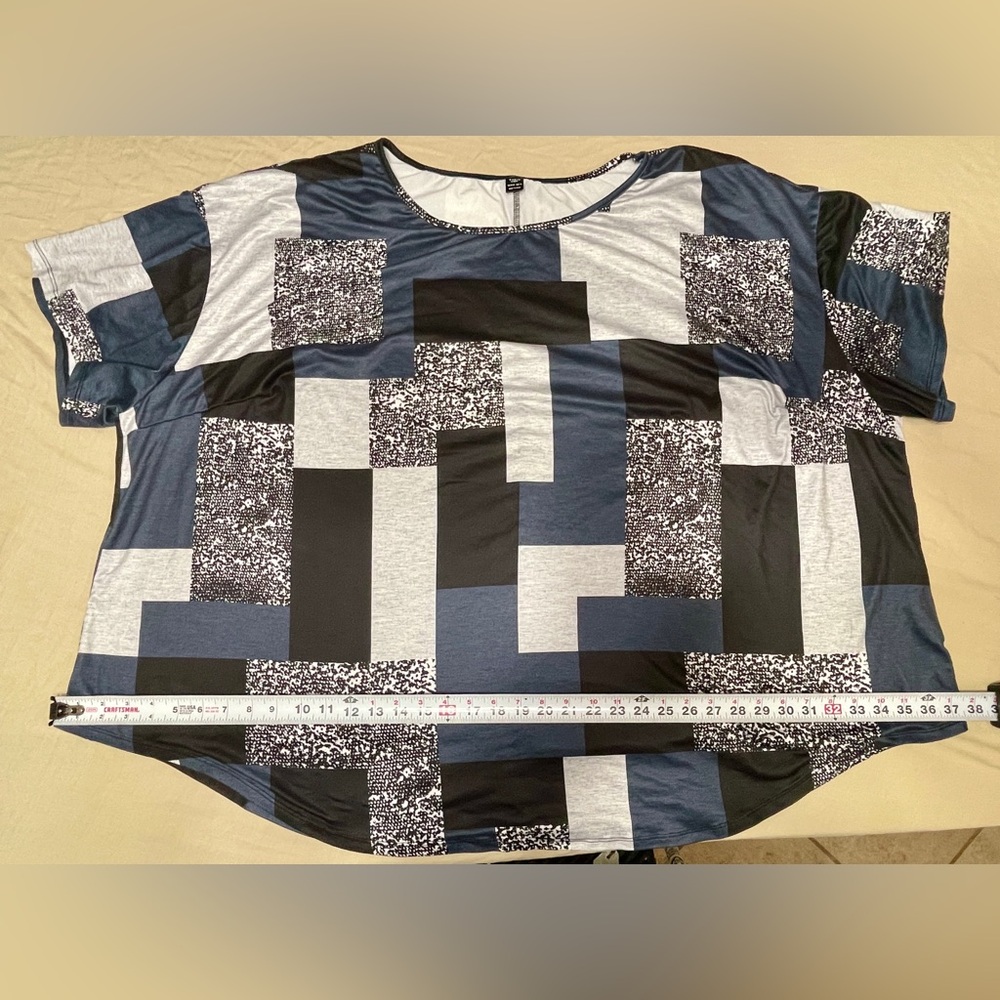 SheIn Plus 7X Geometric Print Knit T-Shirt, Short Sleeve, Blue Black Gray White
